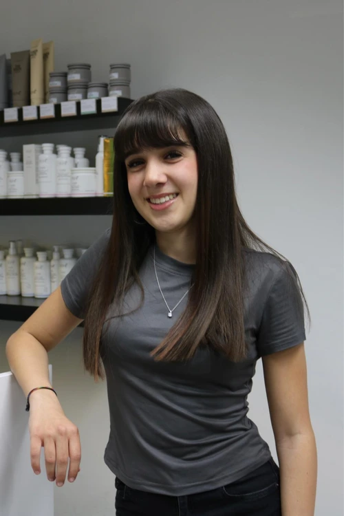 Shakyra Paladini, Lernende bei Coiffeur Gloria Widnau